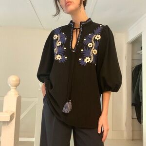 Suno Two Tone Floral Embroidered Puff Sleeve Top in Black & Blue